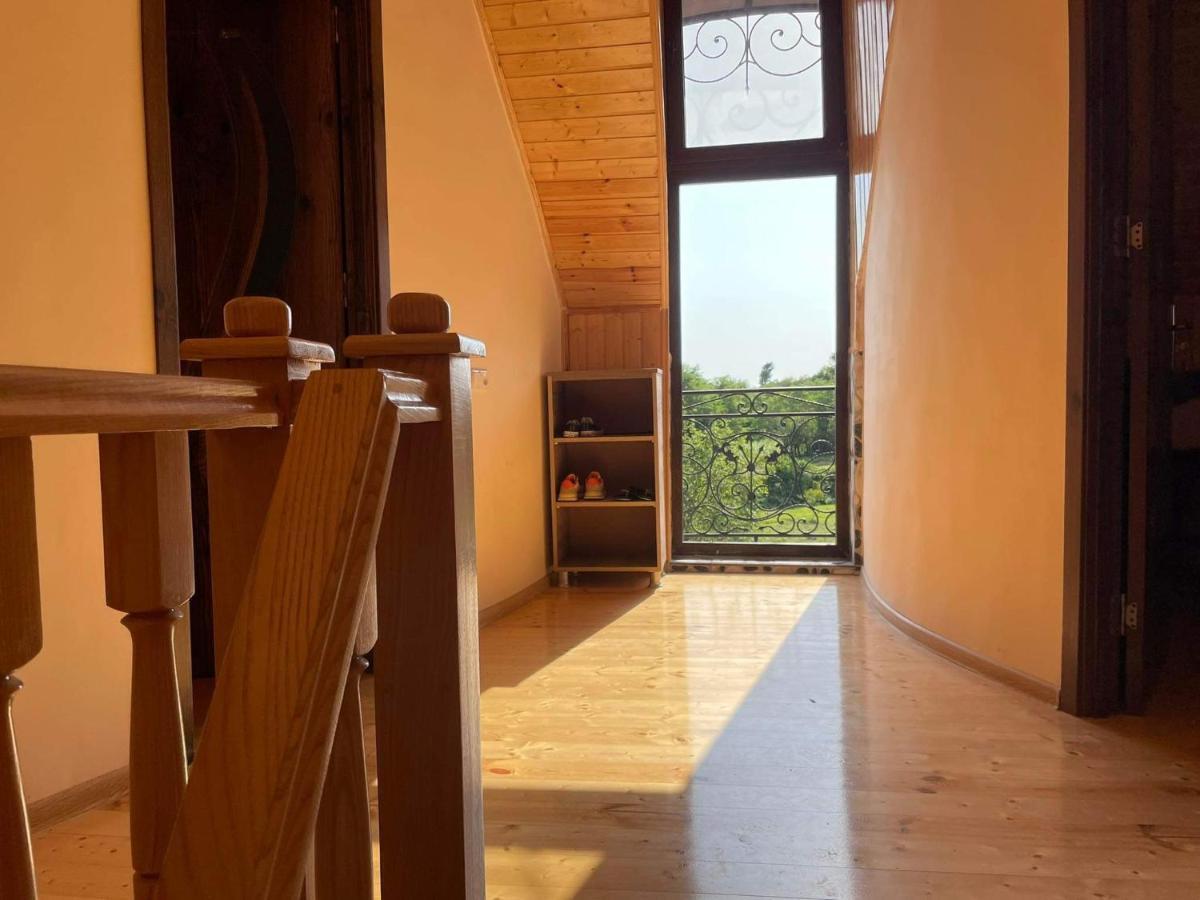 Kirta Hotel Gordi Luaran gambar