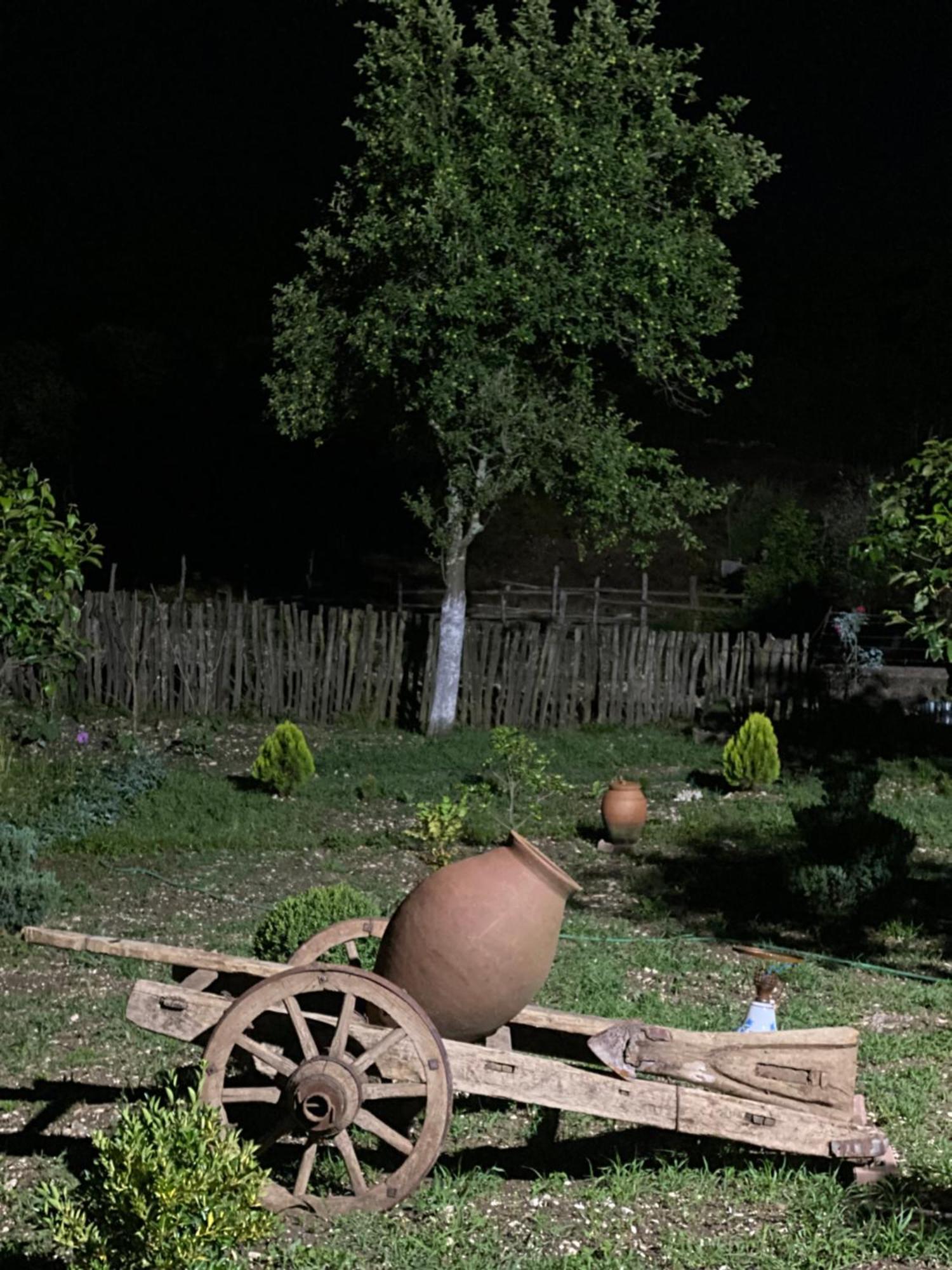 Kirta Hotel Gordi Luaran gambar