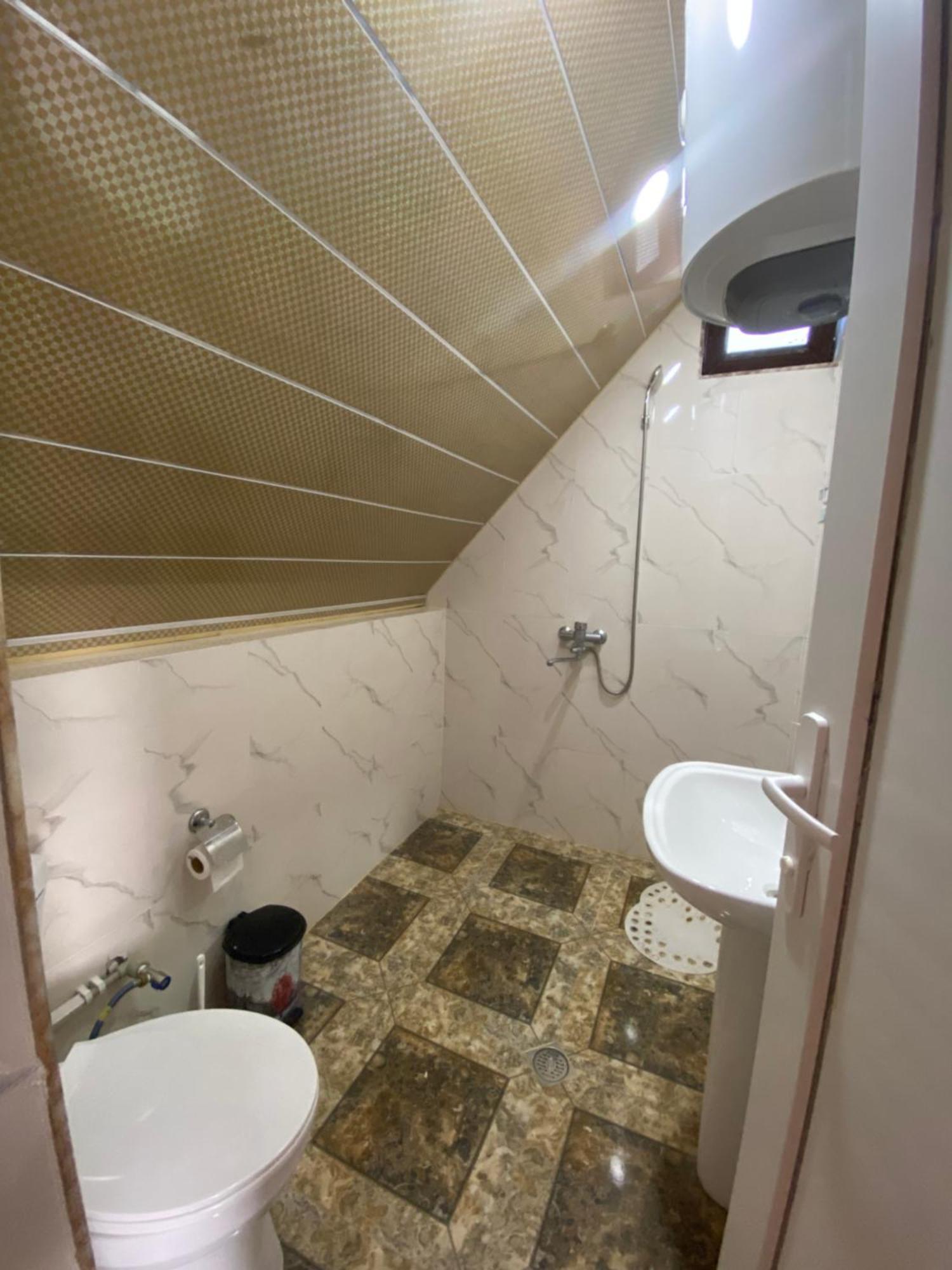 Kirta Hotel Gordi Luaran gambar